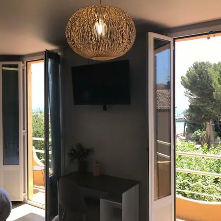 La Calanque 2*